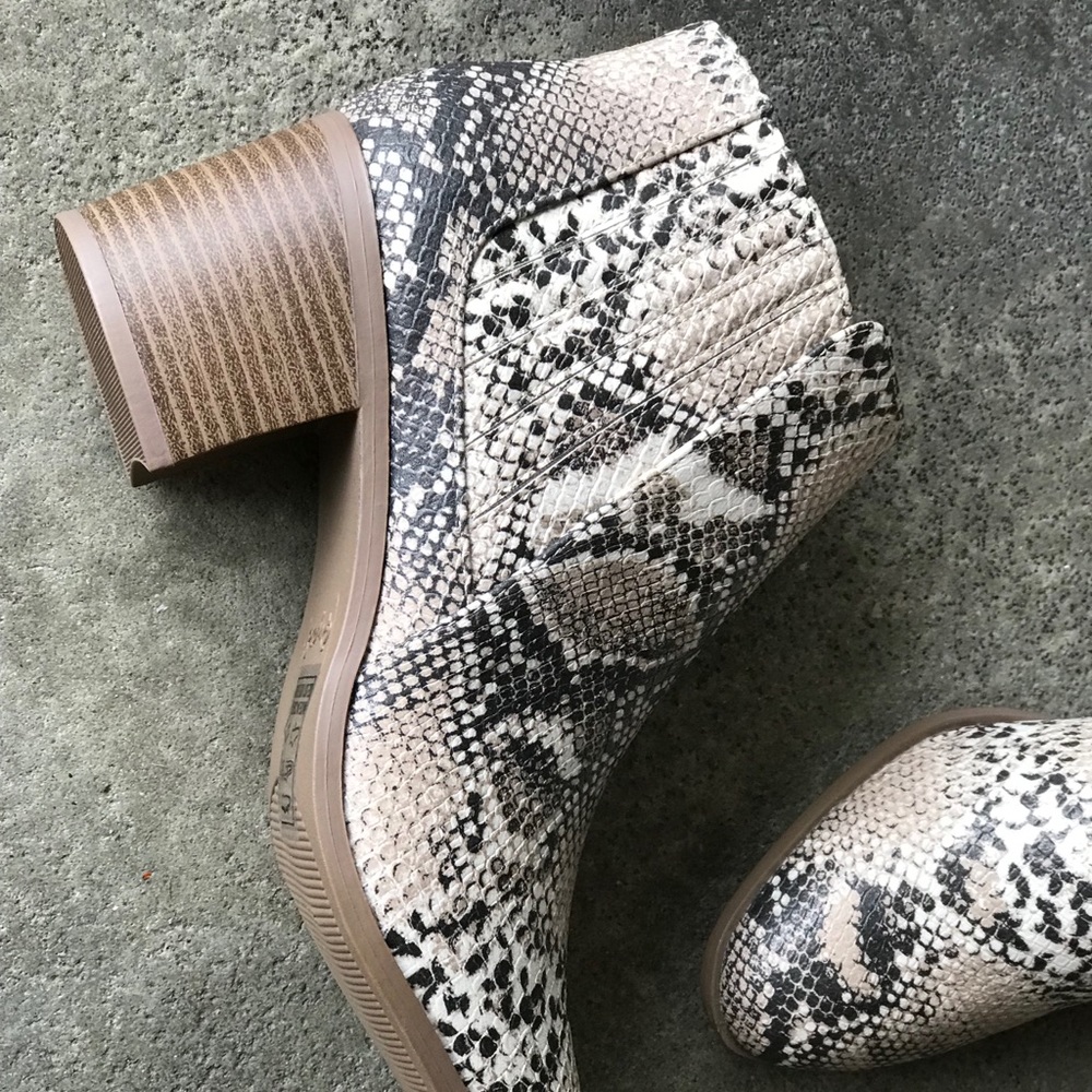 Qupid Topanga Black & White Python Snake Bootie - Picture 2 of 8